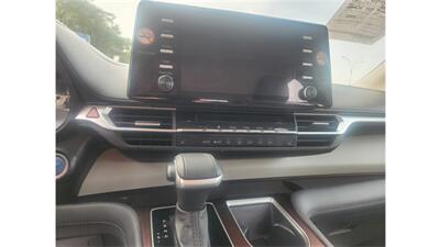 2024 Toyota Sienna XLE 7-Passenger   - Photo 19 - Elmhurst, NY 11373