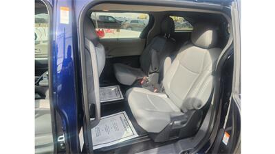 2024 Toyota Sienna XLE 7-Passenger   - Photo 9 - Elmhurst, NY 11373