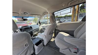 2013 Toyota Sienna LE 7-Passenger - Photo 18 - Elmhurst, NY 11373