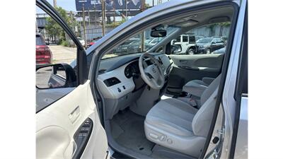 2013 Toyota Sienna LE 7-Passenger - Photo 9 - Elmhurst, NY 11373