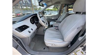 2013 Toyota Sienna LE 7-Passenger - Photo 10 - Elmhurst, NY 11373
