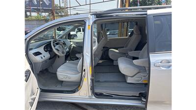 2013 Toyota Sienna LE 7-Passenger - Photo 14 - Elmhurst, NY 11373