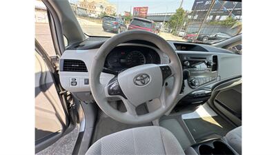 2013 Toyota Sienna LE 7-Passenger - Photo 13 - Elmhurst, NY 11373