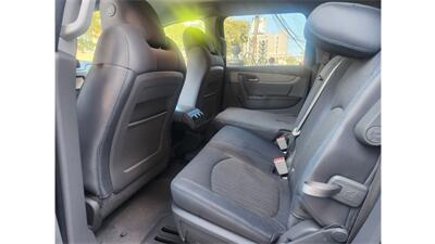 2015 Chevrolet Traverse LS  7 seats - Photo 5 - Elmhurst, NY 11373