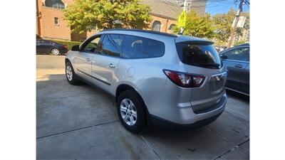 2015 Chevrolet Traverse LS  7 seats - Photo 4 - Elmhurst, NY 11373