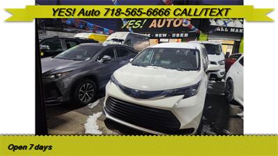 2024 Toyota Sienna LE 8-Passenger Van