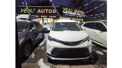 2024 Toyota Sienna LE 8-Passenger - Photo 2 - Elmhurst, NY 11373