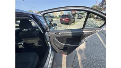 2012 Volkswagen Jetta SE PZEV   - Photo 8 - Elmhurst, NY 11373