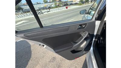 2012 Volkswagen Jetta SE PZEV   - Photo 7 - Elmhurst, NY 11373