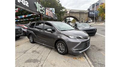 2023 Toyota Sienna XLE 7-Passenger - Photo 2 - Elmhurst, NY 11373