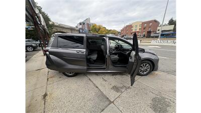2023 Toyota Sienna XLE 7-Passenger - Photo 18 - Elmhurst, NY 11373