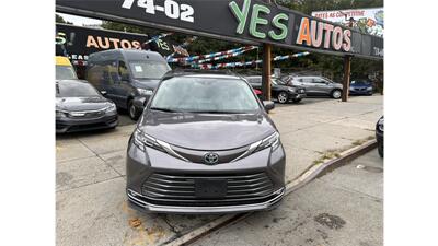 2023 Toyota Sienna XLE 7-Passenger - Photo 3 - Elmhurst, NY 11373