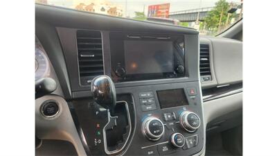 2015 Toyota Sienna XLE 7-Passenger AWD   - Photo 24 - Elmhurst, NY 11373