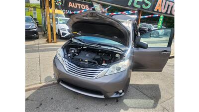 2015 Toyota Sienna XLE 7-Passenger AWD   - Photo 10 - Elmhurst, NY 11373