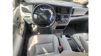 2015 Toyota Sienna XLE 7-Passenger AWD   - Photo 25 - Elmhurst, NY 11373