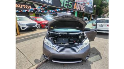 2015 Toyota Sienna XLE 7-Passenger AWD   - Photo 11 - Elmhurst, NY 11373