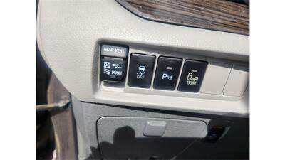 2015 Toyota Sienna XLE 7-Passenger AWD   - Photo 17 - Elmhurst, NY 11373