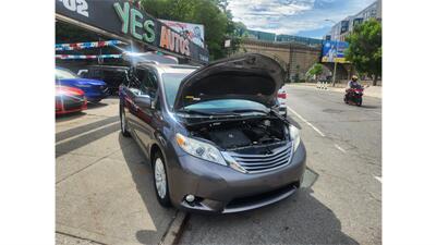 2015 Toyota Sienna XLE 7-Passenger AWD   - Photo 12 - Elmhurst, NY 11373