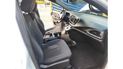 2019 Chrysler Pacifica Touring Plus   - Photo 24 - Elmhurst, NY 11373