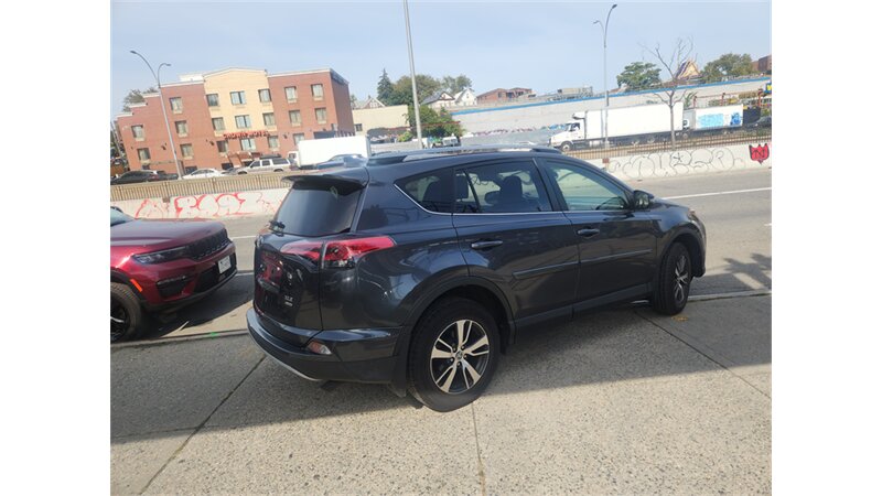 2018 Toyota RAV4 Adventure XLE photo 3