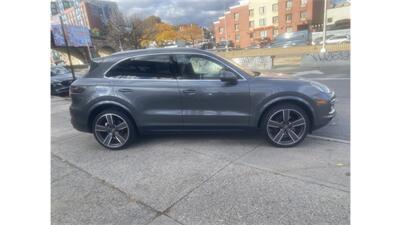 2020 Porsche Cayenne - Photo 3 - Elmhurst, NY 11373