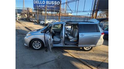 2012 Toyota Sienna XLE 8-Passenger   - Photo 17 - Elmhurst, NY 11373