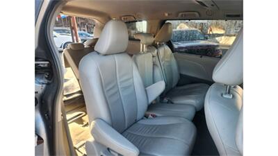 2012 Toyota Sienna XLE 8-Passenger   - Photo 16 - Elmhurst, NY 11373