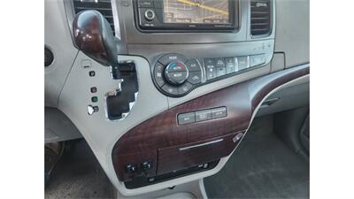2012 Toyota Sienna XLE 8-Passenger   - Photo 22 - Elmhurst, NY 11373