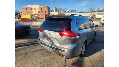 2012 Toyota Sienna XLE 8-Passenger   - Photo 4 - Elmhurst, NY 11373