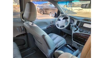2012 Toyota Sienna XLE 8-Passenger   - Photo 7 - Elmhurst, NY 11373