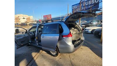 2012 Toyota Sienna XLE 8-Passenger   - Photo 18 - Elmhurst, NY 11373
