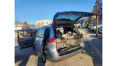 2012 Toyota Sienna XLE 8-Passenger   - Photo 19 - Elmhurst, NY 11373