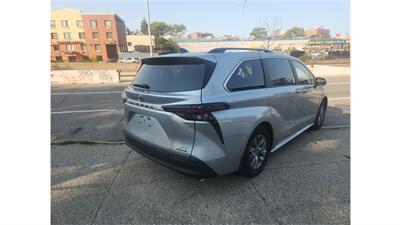 2024 Toyota Sienna XLE 7-Passenger AWD   - Photo 3 - Elmhurst, NY 11373