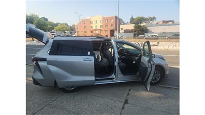 2024 Toyota Sienna XLE 7-Passenger AWD   - Photo 17 - Elmhurst, NY 11373