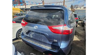 2017 Toyota Sienna XLE 7-Passenger  AWD - Photo 4 - Elmhurst, NY 11373
