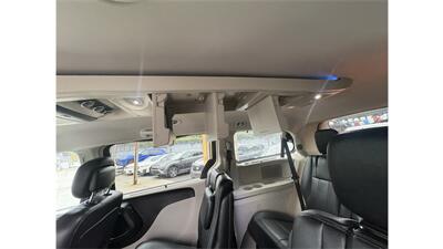 2016 Chrysler Town & Country Touring - Photo 18 - Elmhurst, NY 11373