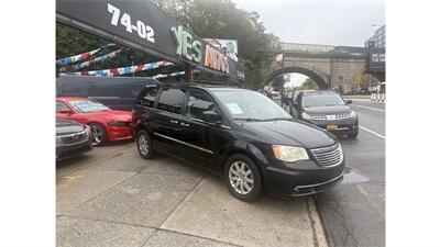 2016 Chrysler Town & Country Touring - Photo 2 - Elmhurst, NY 11373