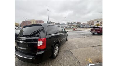 2016 Chrysler Town & Country Touring - Photo 7 - Elmhurst, NY 11373