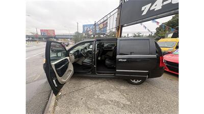 2016 Chrysler Town & Country Touring - Photo 8 - Elmhurst, NY 11373