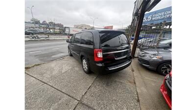 2016 Chrysler Town & Country Touring - Photo 5 - Elmhurst, NY 11373