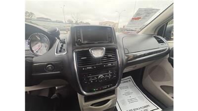 2016 Chrysler Town & Country Touring - Photo 12 - Elmhurst, NY 11373