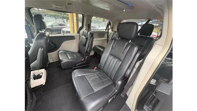 2016 Chrysler Town & Country Touring - Photo 16 - Elmhurst, NY 11373