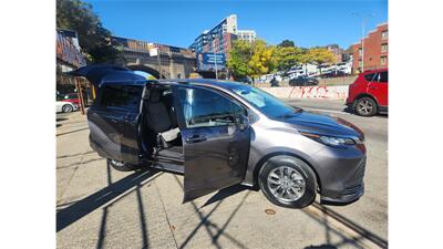 2022 Toyota Sienna LE 8-Passenger   - Photo 14 - Elmhurst, NY 11373