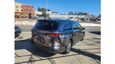 2022 Toyota Sienna LE 8-Passenger   - Photo 6 - Elmhurst, NY 11373