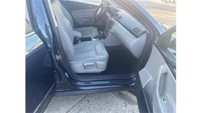 2006 Volkswagen Passat Value Edition   - Photo 11 - Elmhurst, NY 11373