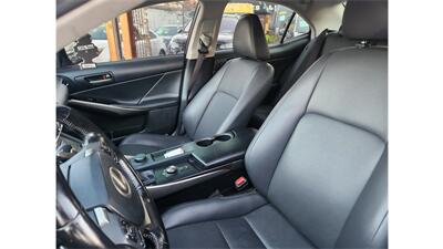 2020 Lexus IS 300  AWD - Photo 11 - Elmhurst, NY 11373