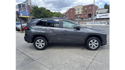 2021 Toyota RAV4 LE - Photo 10 - Elmhurst, NY 11373
