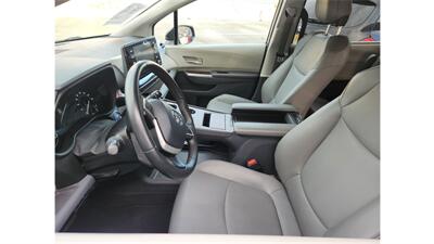 2023 Toyota Sienna XLE 7-Passenger   - Photo 8 - Elmhurst, NY 11373