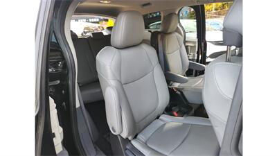 2023 Toyota Sienna XLE 7-Passenger   - Photo 14 - Elmhurst, NY 11373