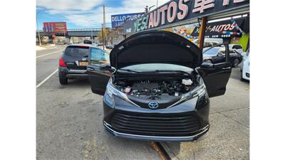 2023 Toyota Sienna XLE 7-Passenger   - Photo 19 - Elmhurst, NY 11373